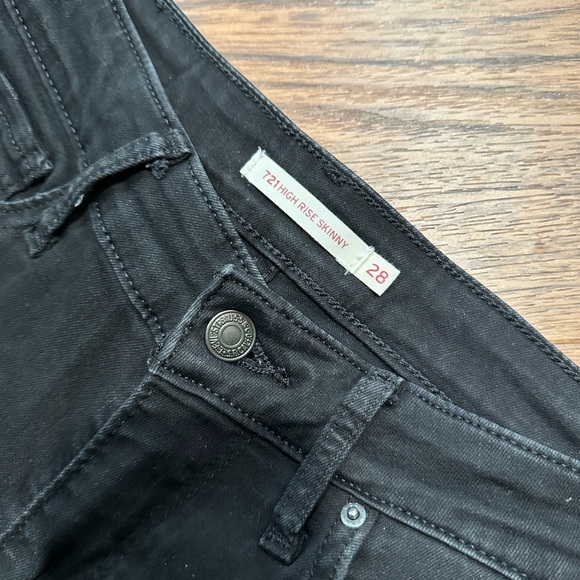 Levi’s High Rise Black Distressed Skinny Jeans - Picture 3 of 4